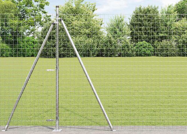 F&eacute;mh&aacute;l&oacute;s kerti ker&iacute;t&eacute;s oszlopokkal.