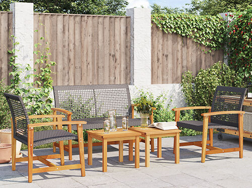 Sz&uuml;rke k&aacute;rpitozott k&eacute;tszem&eacute;lyes kanap&eacute; egy eleg&aacute;ns h&aacute;l&oacute;szob&aacute;ban. Kattints ide a term&eacute;kek megtekint&eacute;s&eacute;hez!