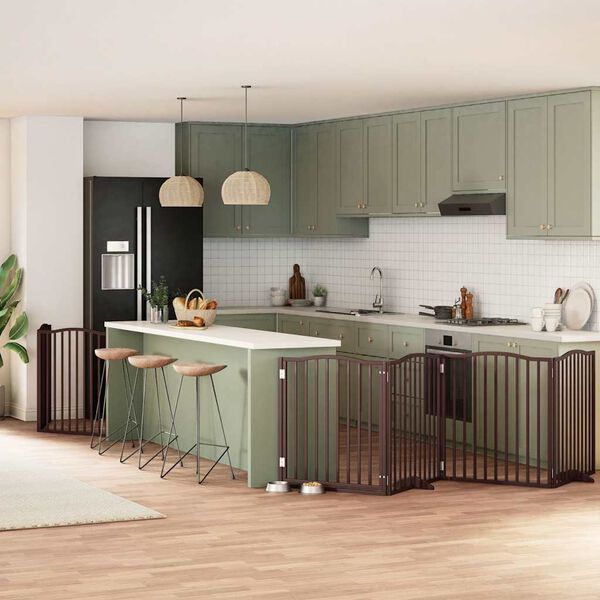 vidaXL barna ny&aacute;rfa 8 paneles &ouml;sszecsukhat&oacute; kutyakapu ajt&oacute;val 640 cm