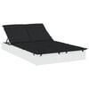 vidaXL k&eacute;tszem&eacute;lyes feh&eacute;r polyrattan napoz&oacute;&aacute;gy p&aacute;rn&aacute;kkal