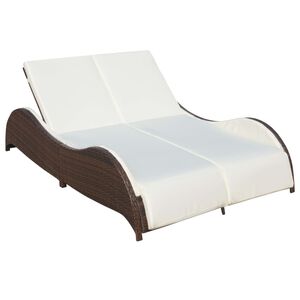 vidaXL barna k&eacute;tszem&eacute;lyes polyrattan napoz&oacute;&aacute;gy p&aacute;rn&aacute;val