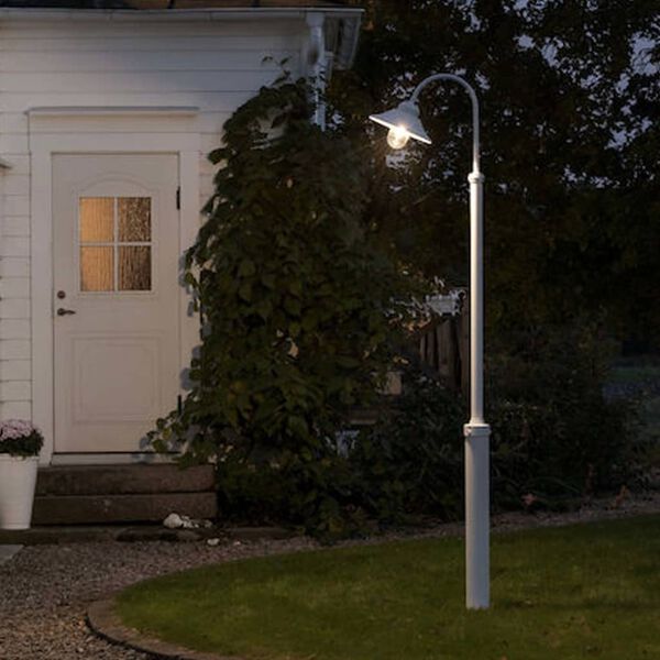 KONSTSMIDE Vega matt fekete &aacute;ll&oacute;l&aacute;mpa