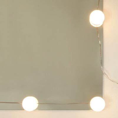 vidaXL barna tölgyszínű tükrös szekrény LED-ekkel 70 x 16,5 x 60 cm