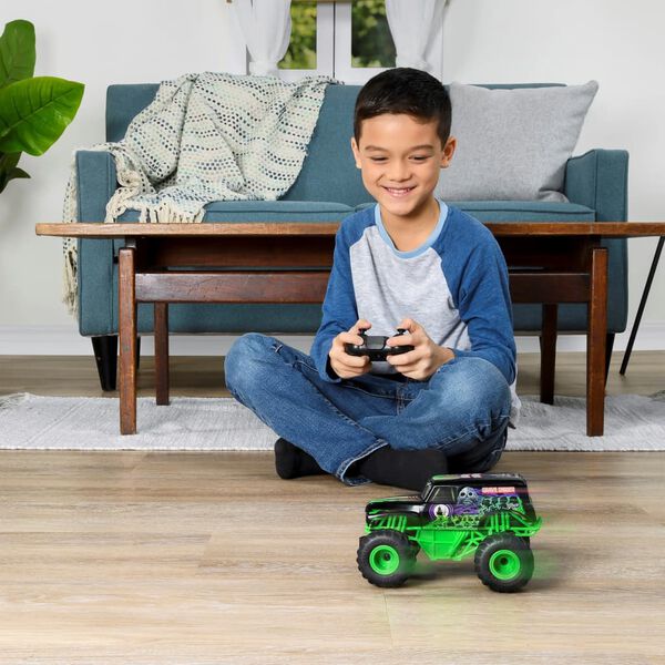 Monster Jam Grave Digger teherautó távirányítóval 1:24