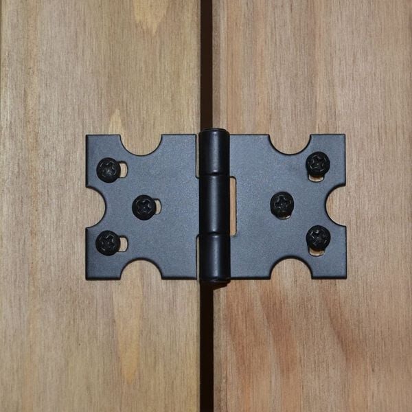 vidaXL Corona-st&iacute;lus&uacute; mexik&oacute;i fenyő vitrines t&aacute;lal&oacute;szekr&eacute;ny