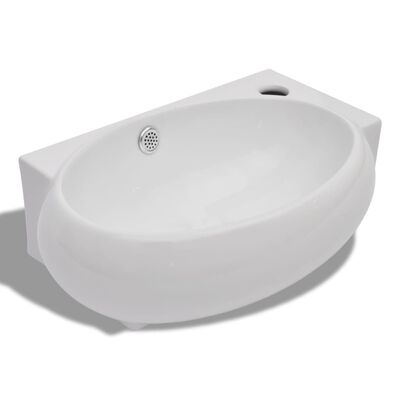 Fehér kerámia fürdőszoba mosdókagyló csaptelep és túlfolyó