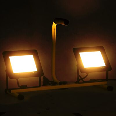 vidaXL meleg fehér fényű fogantyúval ellátott LED-es reflektor 2x50 W