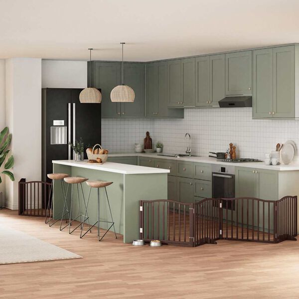 vidaXL barna ny&aacute;rfa 6 paneles &ouml;sszecsukhat&oacute; kutyakapu ajt&oacute;val 480 cm