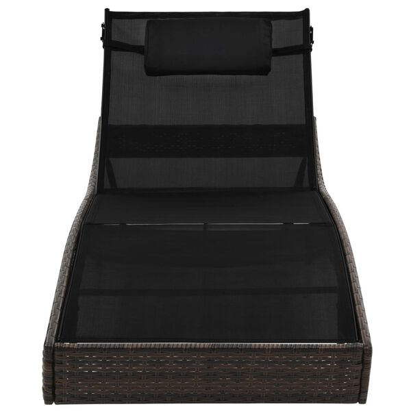 vidaXL barna polyrattan napozóágy párnával