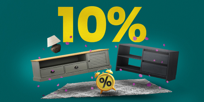 Banner két TV konzollal, szőnyeggel és ébresztőórával, nagy sárga „10%” felirattal.